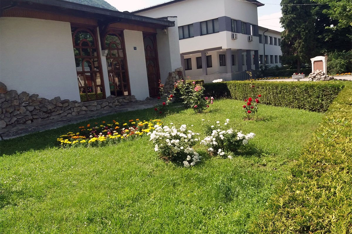 Izložba fotografija o Hilandaru i književno veče