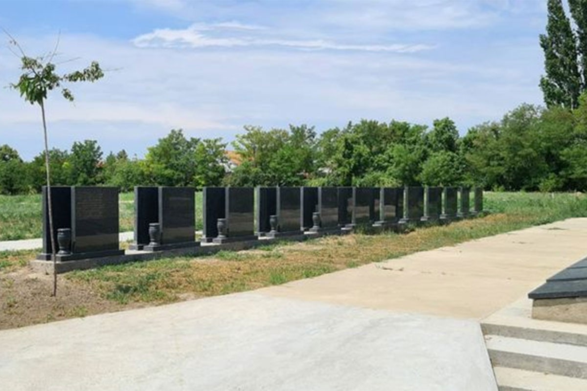 Novina na groblju: Svi spomenici isti, samo upišete ime