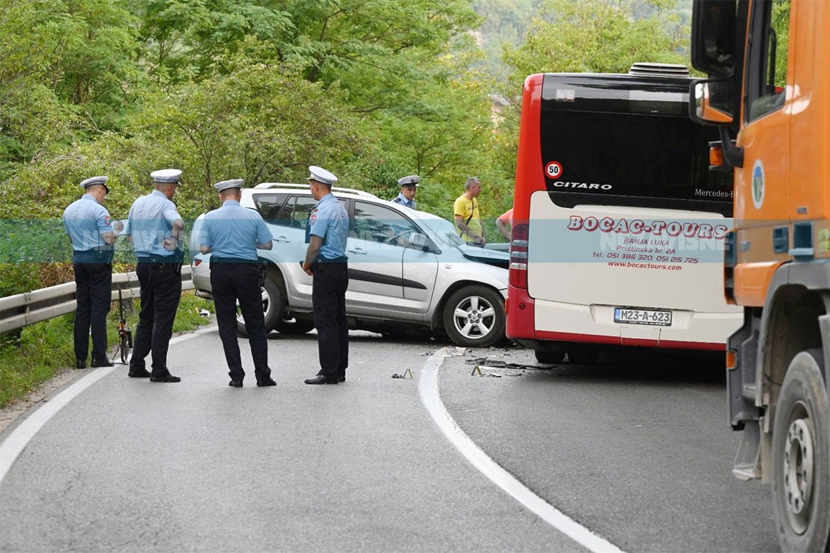 Sudar autobusa i automobila na izlazu iz Banjaluke, obustavljen saobraćaj