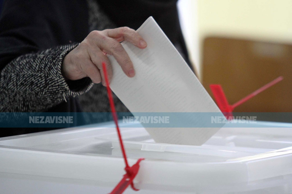 Plata za politički (ne)rad sve primamljivija