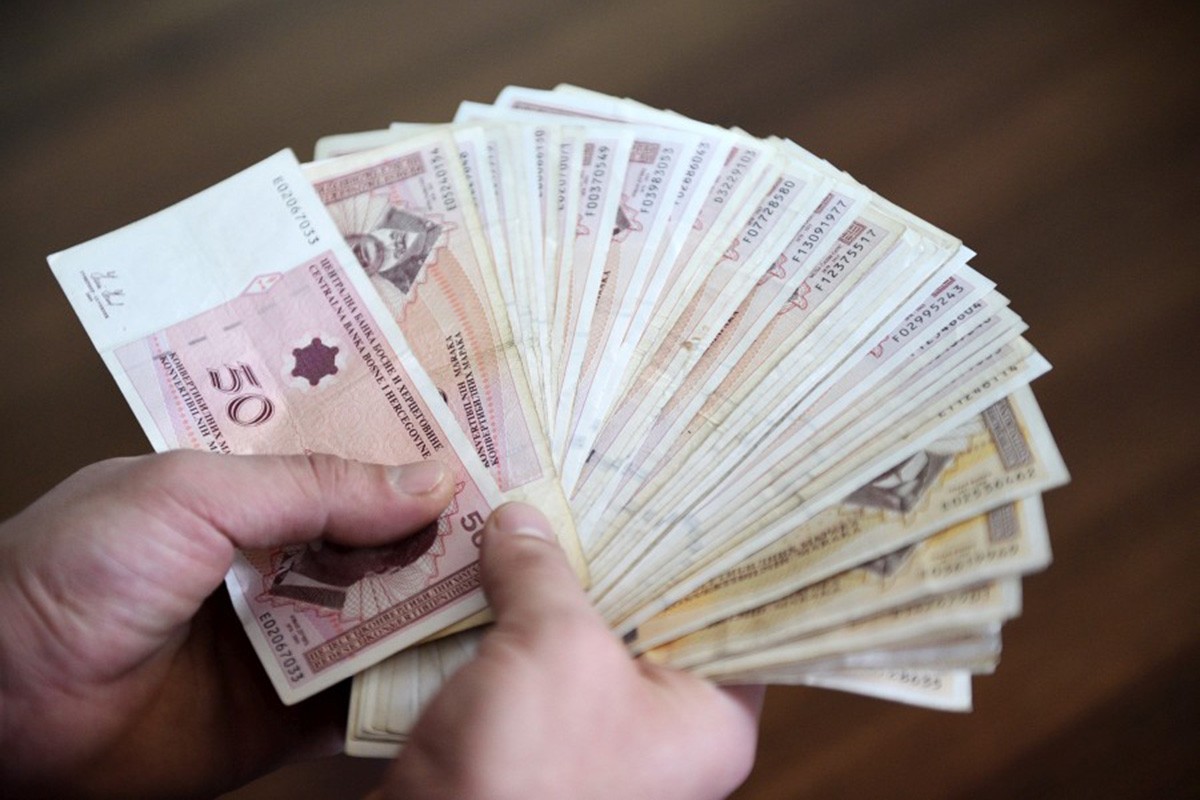 Radnica ukrala pazar iz ugostiteljskog objekta