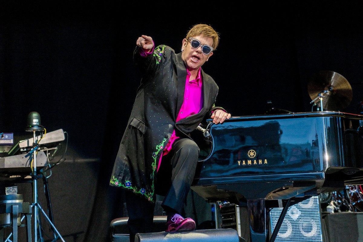 Elton Džon u restoranu iznenadio fanove nadolazećom pjesmom
