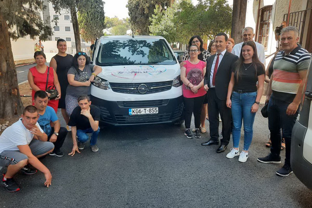 Mališanima u Trebinju stigao novi kombi