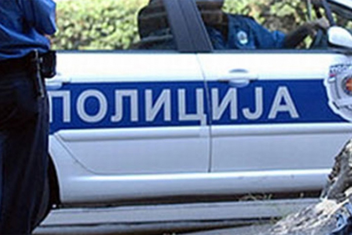Jedna osoba poginula, 13 povrijeđeno u sudaru autobusa i auta