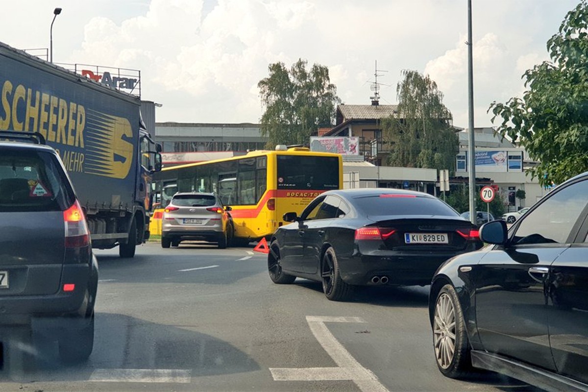 Sudarili se džip i autobus u Banjaluci