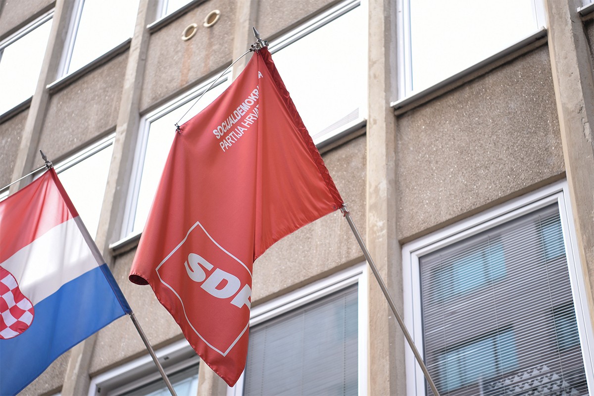 Pucano na sjedište SDP-a u Zagrebu