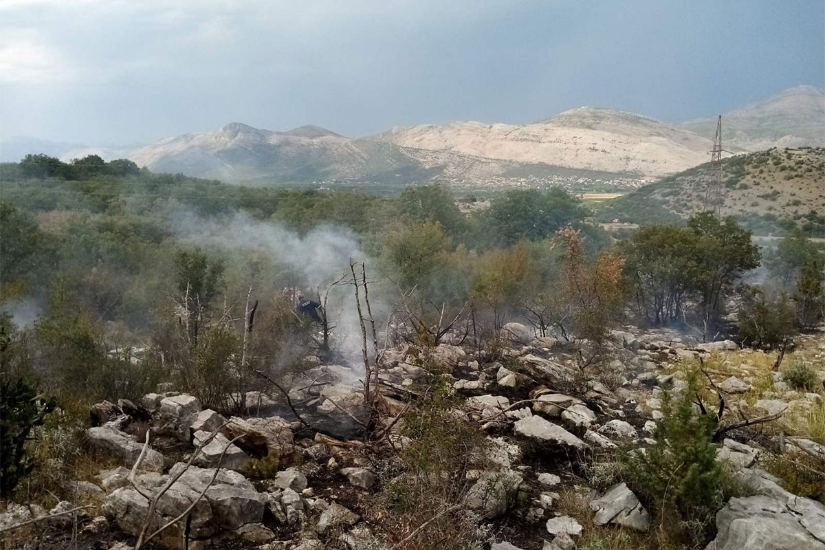 Grom ponovo izazvao požar kod Trebinja