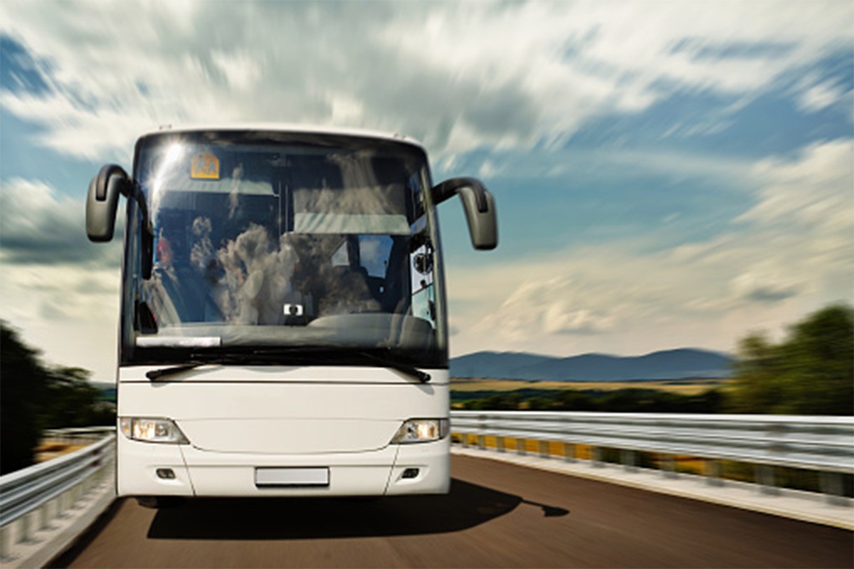 Drama u autobusu: Galamio i lupao pa nasrnuo na vozača tokom vožnje