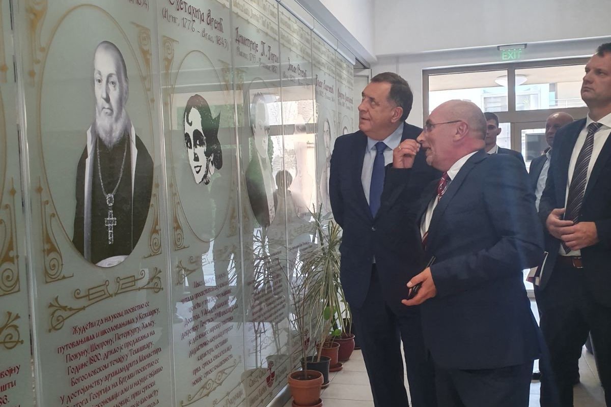 Dodik u Rumuniji: Donirao srpskoj školi i crkvi 100.000 evra