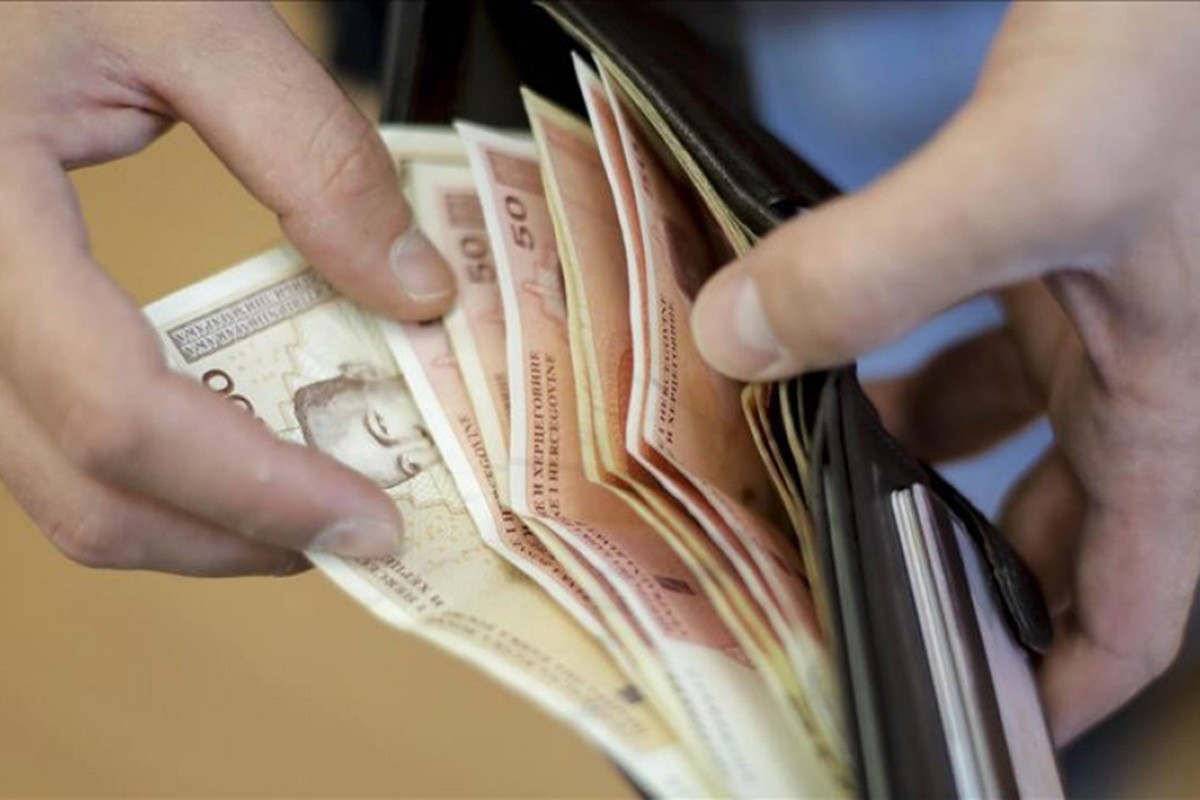 Građani RS bankama dužni skoro tri milijarde KM