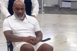Tajson zabrinuo fanove, pa objasnio štap i kolica