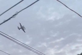 Otet avion u Americi, pilot prijeti da će srušiti supermarket