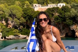 Demi Mur nagovijestila kraj ljeta u atraktivnim bikinijima