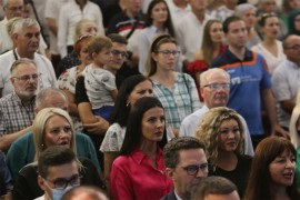 Kampanja nikad nije bila tiša, aduti se čuvaju za fotofiniš