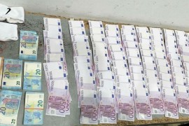 Sakrili po 50.000 evra u gaće pa probali da pređu granicu