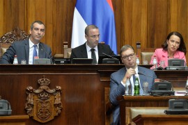 Nakon 25 sati sjednice usvojen Vučićev izvještaj o KiM
