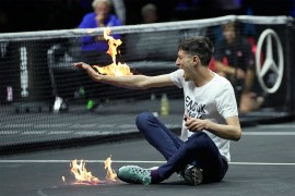 Aktivista zapalio ruku pred Đokovićem, Nadalom i Federerom