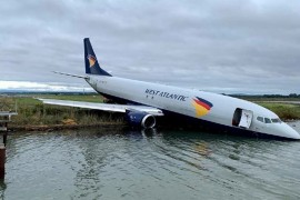 Boeing 737 završio u jezeru (VIDEO)