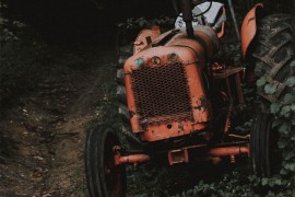 Preminuo za volanom traktora i sletio u rijeku