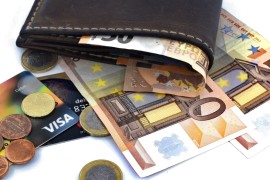 Desetine hiljada evra nagurali u čarape