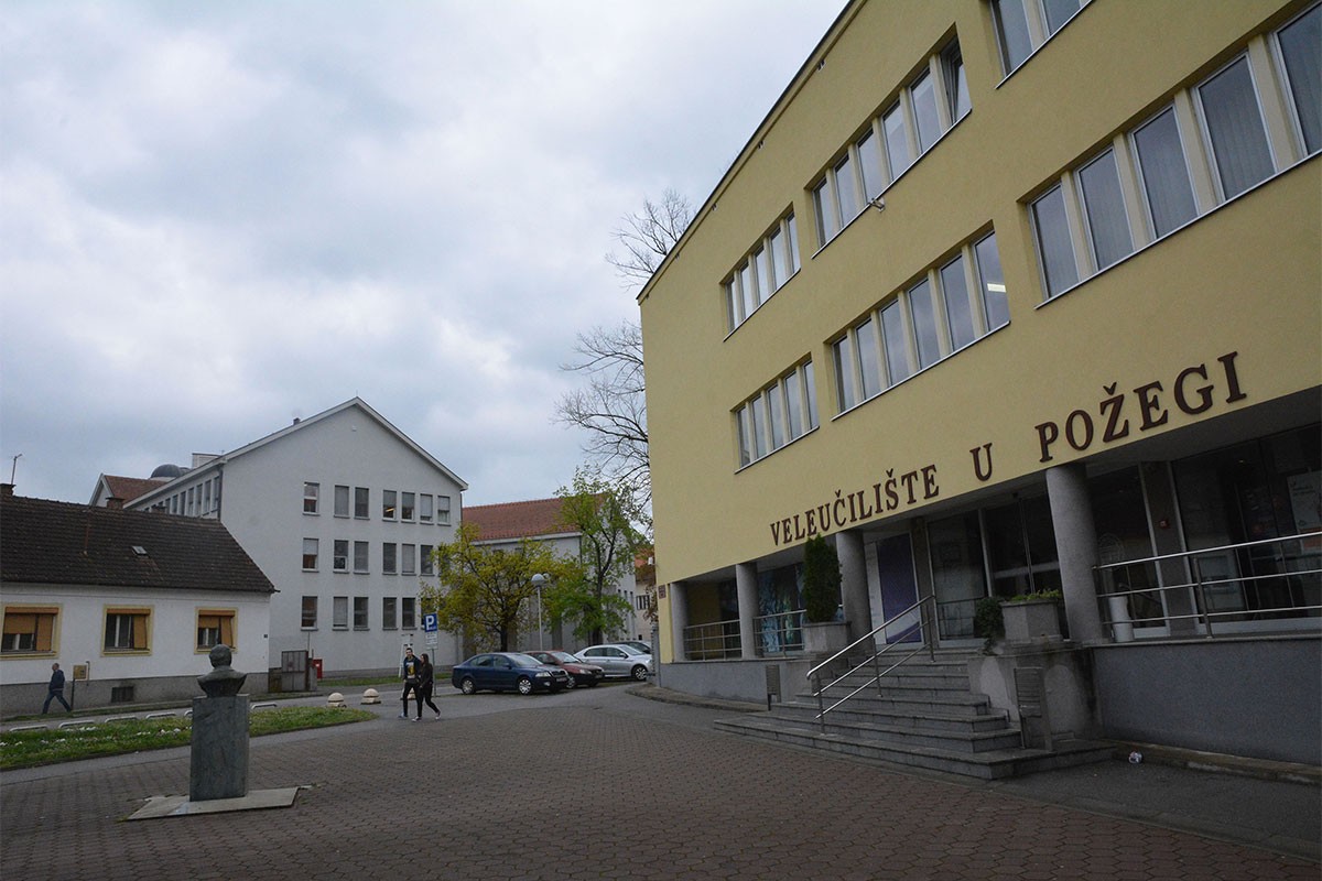 Potukle se profesorice na fakultetu