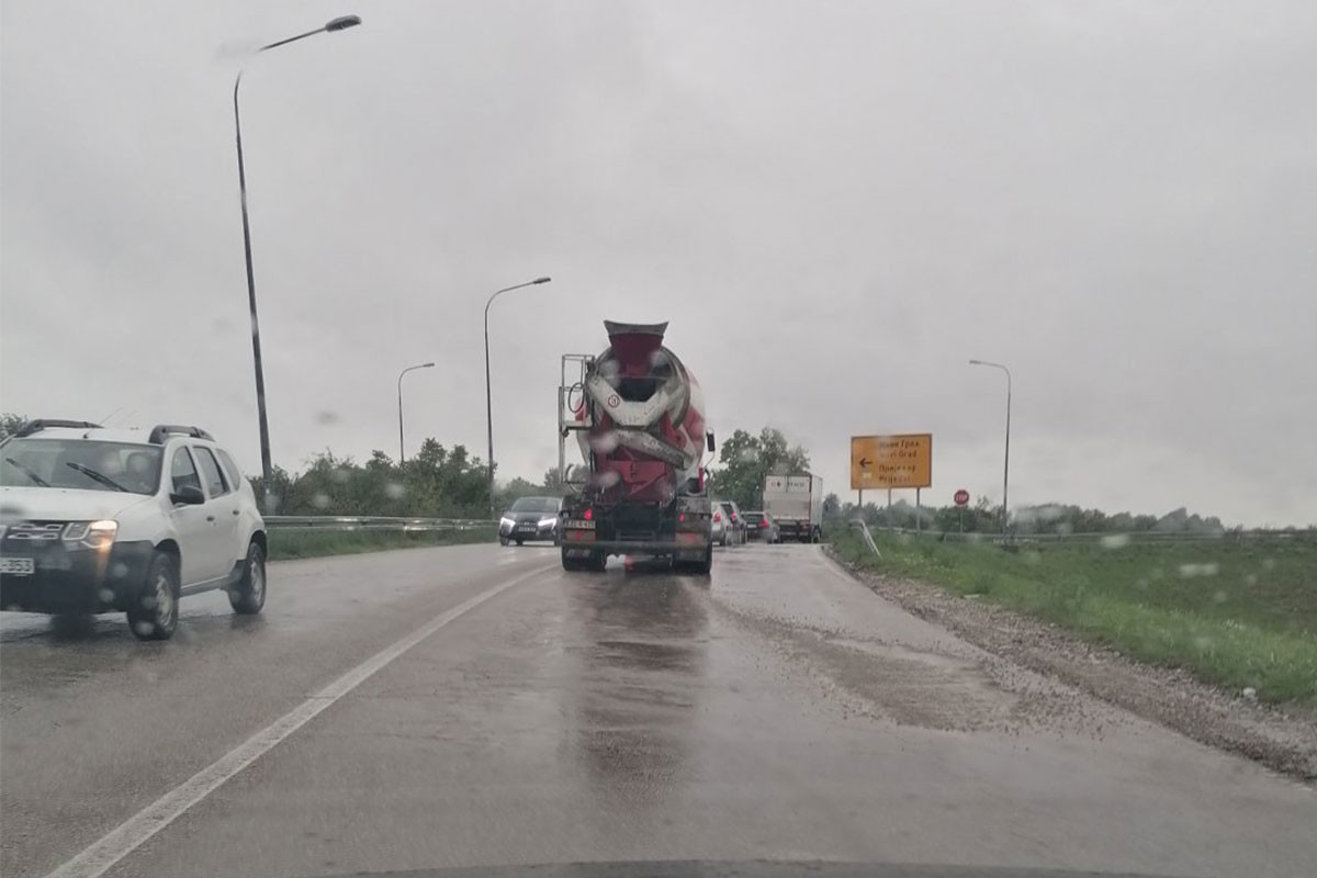 Malter na putu u Banjaluci usporio saobraćaj