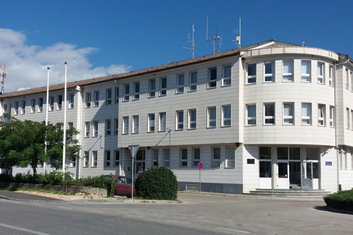 Petorka, u kojoj je i policajac, osuđena na 26 godina zatvora zbog šverca droge