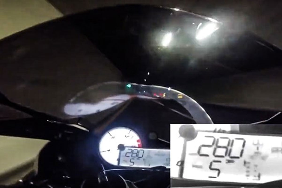 Motociklist se snimao u jurnjavi pri 292 km/h, dobio stravičnu kaznu