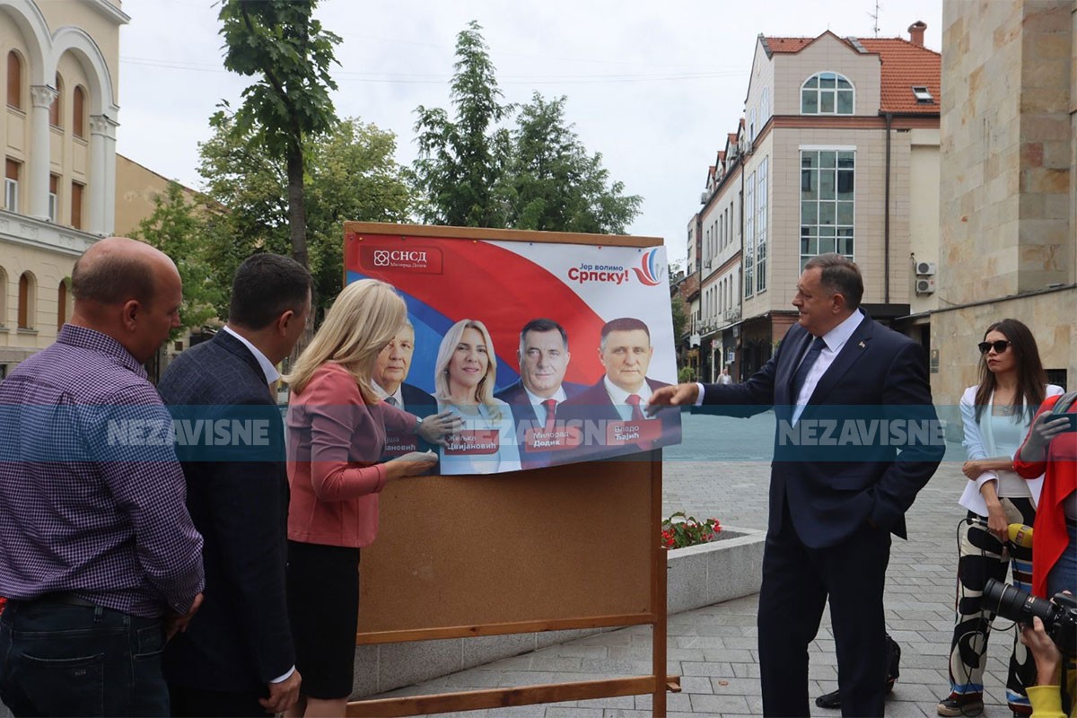 Lijepljenjem plakata kandidati počeli trku za glasove