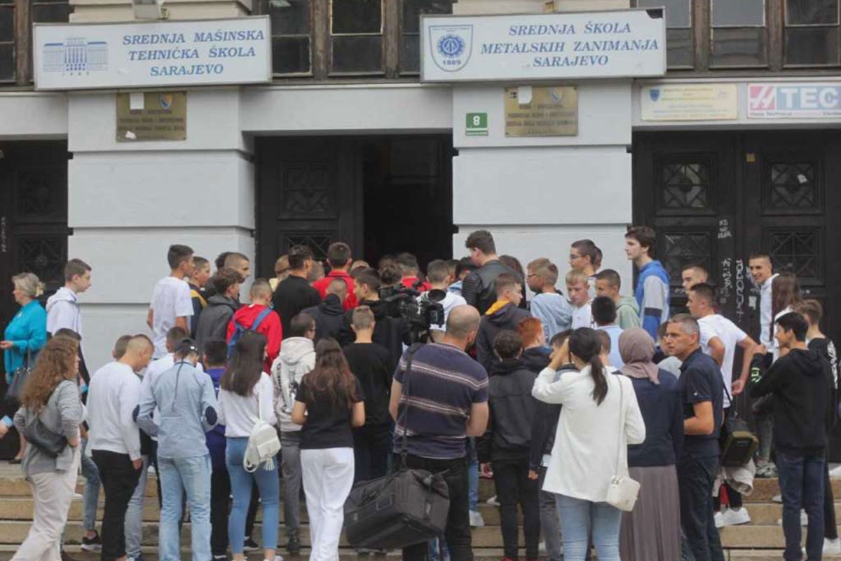 Dva Azerbejdžanca upisana u srednju školu u Sarajevu
