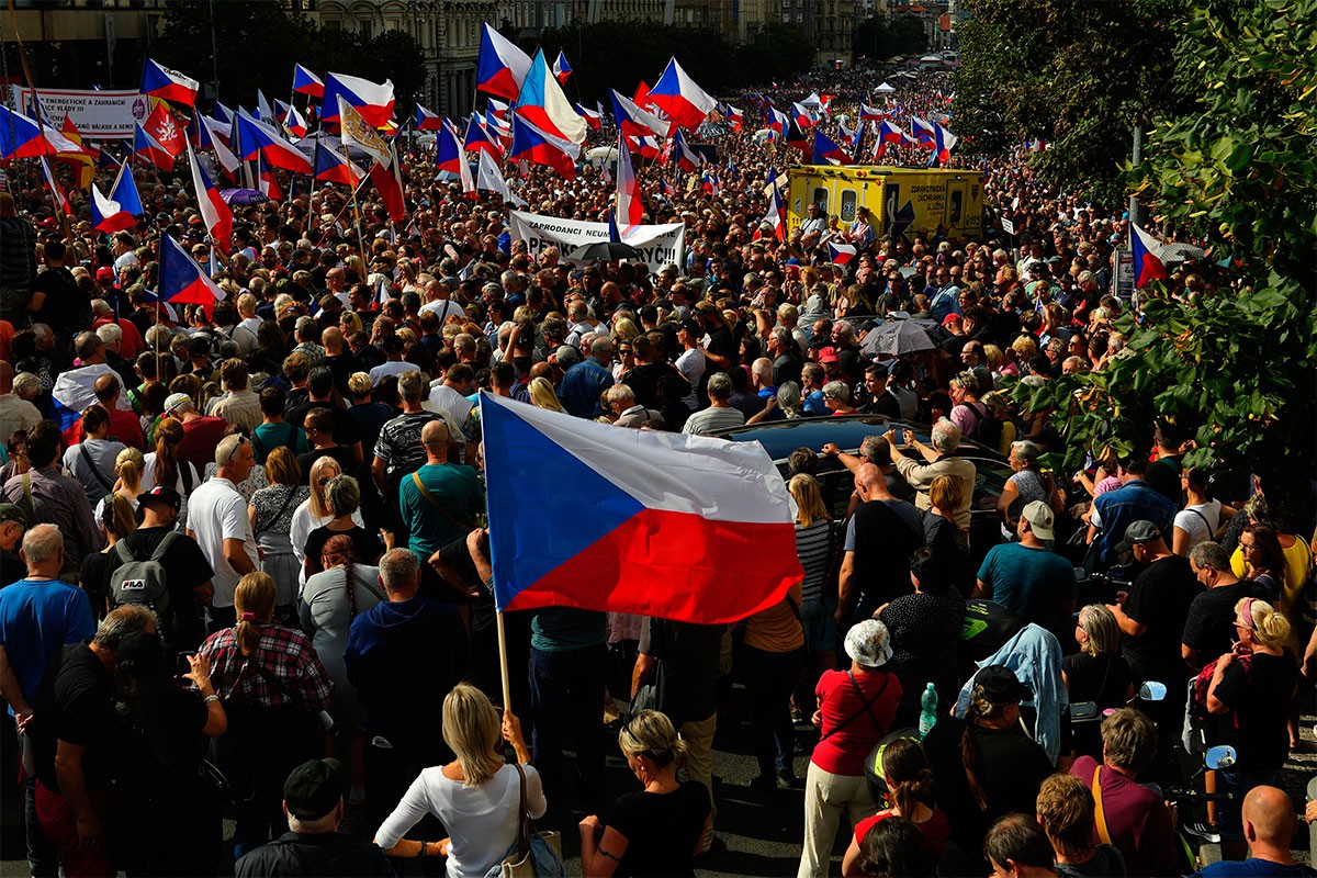 Oko 70.000 ljudi u Pragu protestovalo protiv vlade, EU i NATO