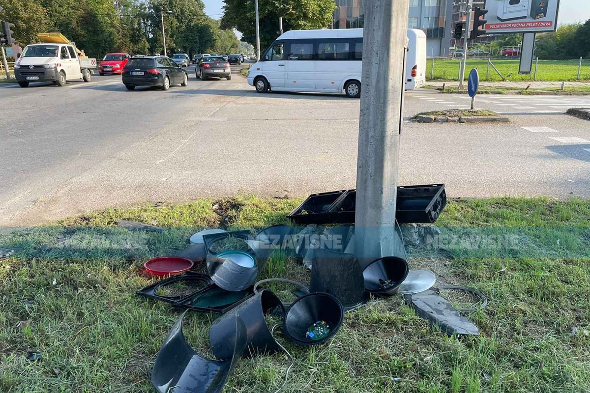 Kod Poljoprivredne škole u Banjaluci uništen semafor