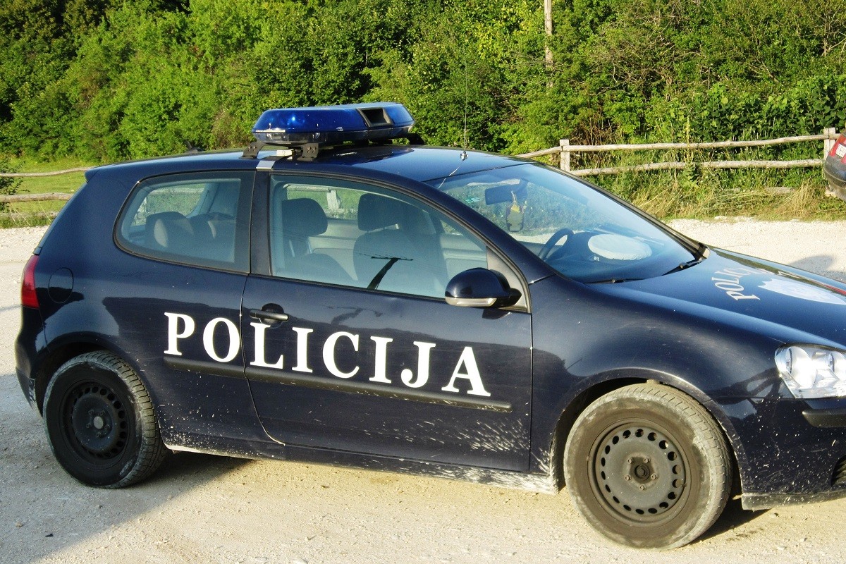 Auto udario dječaka u Budvi, vozač pobjegao