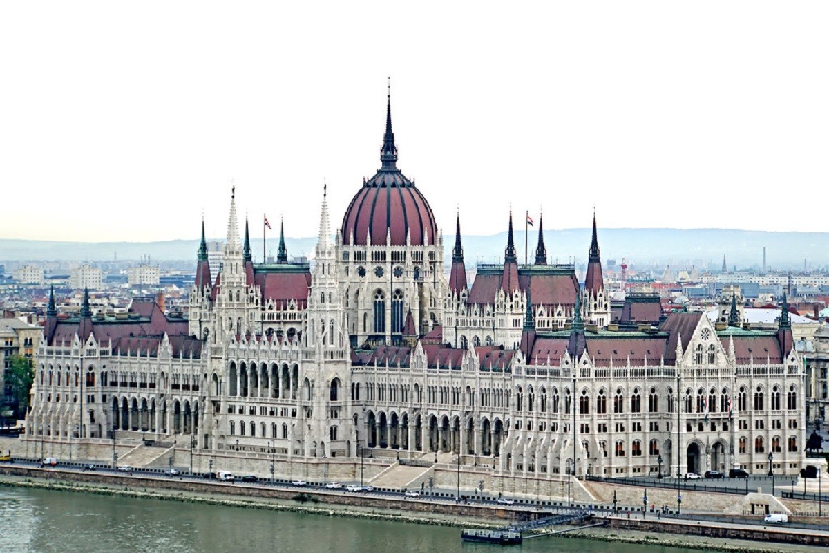 Mađarska traži ukidanje sankcija trojici ruskih oligarha