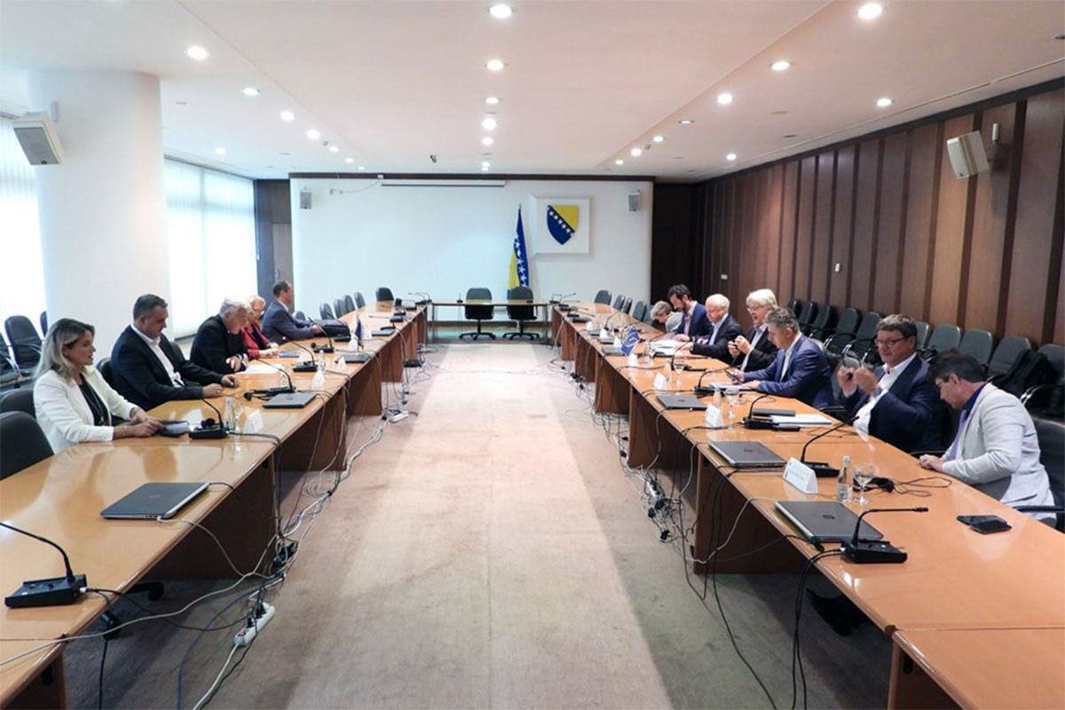 Sastanak u parlamentu BiH: Prva faza izborne kampanje protiče korektno