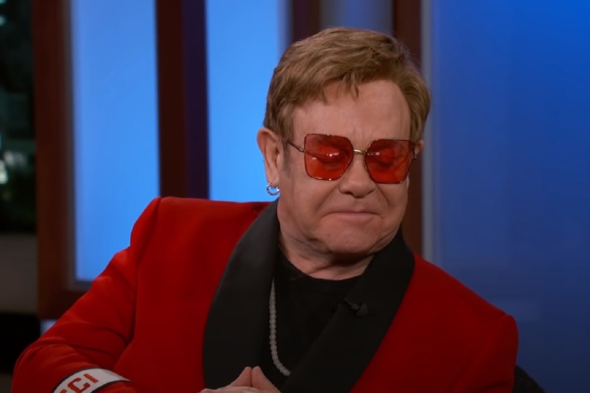 Elton Džon zaustavio koncert zbog kraljice Elizabete II