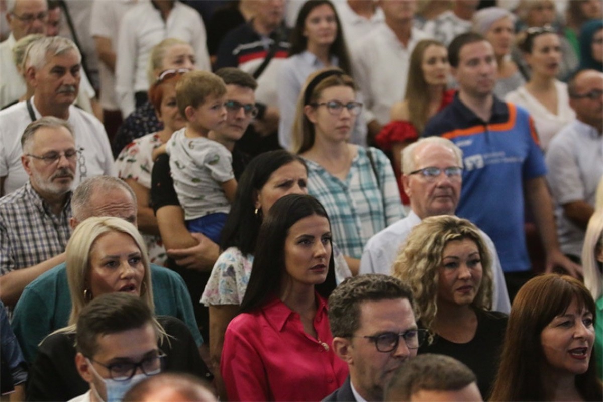 Kampanja nikad nije bila tiša, aduti se čuvaju za fotofiniš