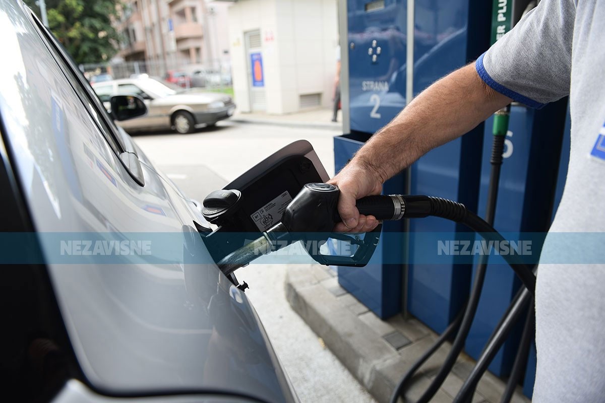Smanjenjem akciza gorivo jeftinije 50 feninga šest mjeseci