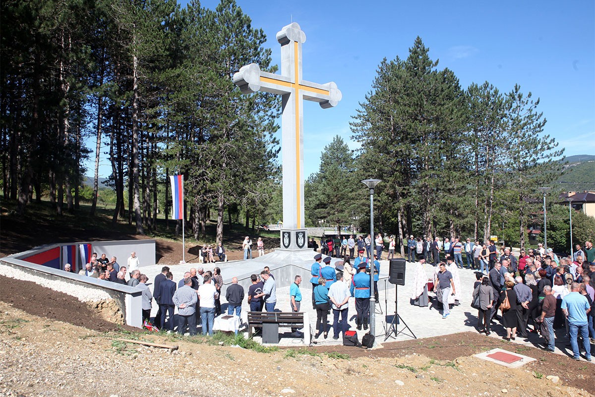 Otkriven Centralni spomenik poginulim borcima i civilnim žrtvama rata u Drvaru