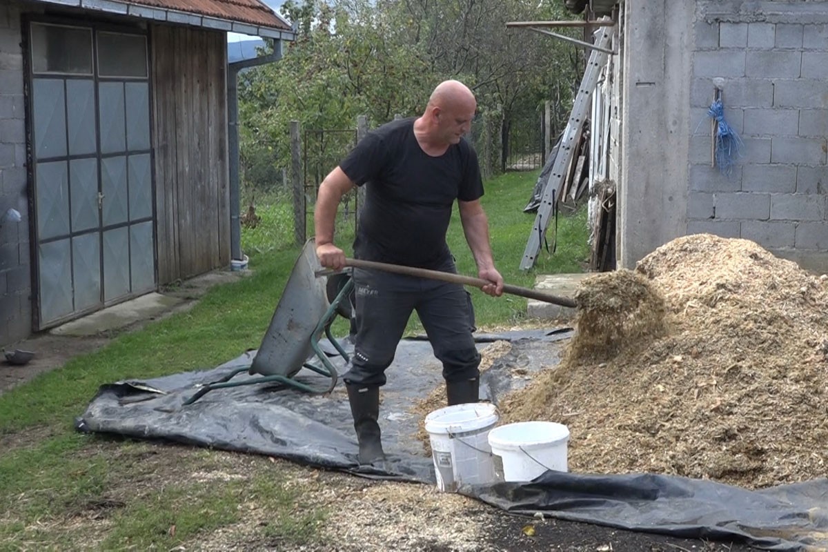 U rodnom selu Kemala Malovčića farmerima nije do pjesme