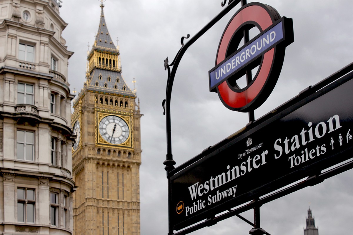 Dva policajca izbodena u Londonu, napadač uhapšen