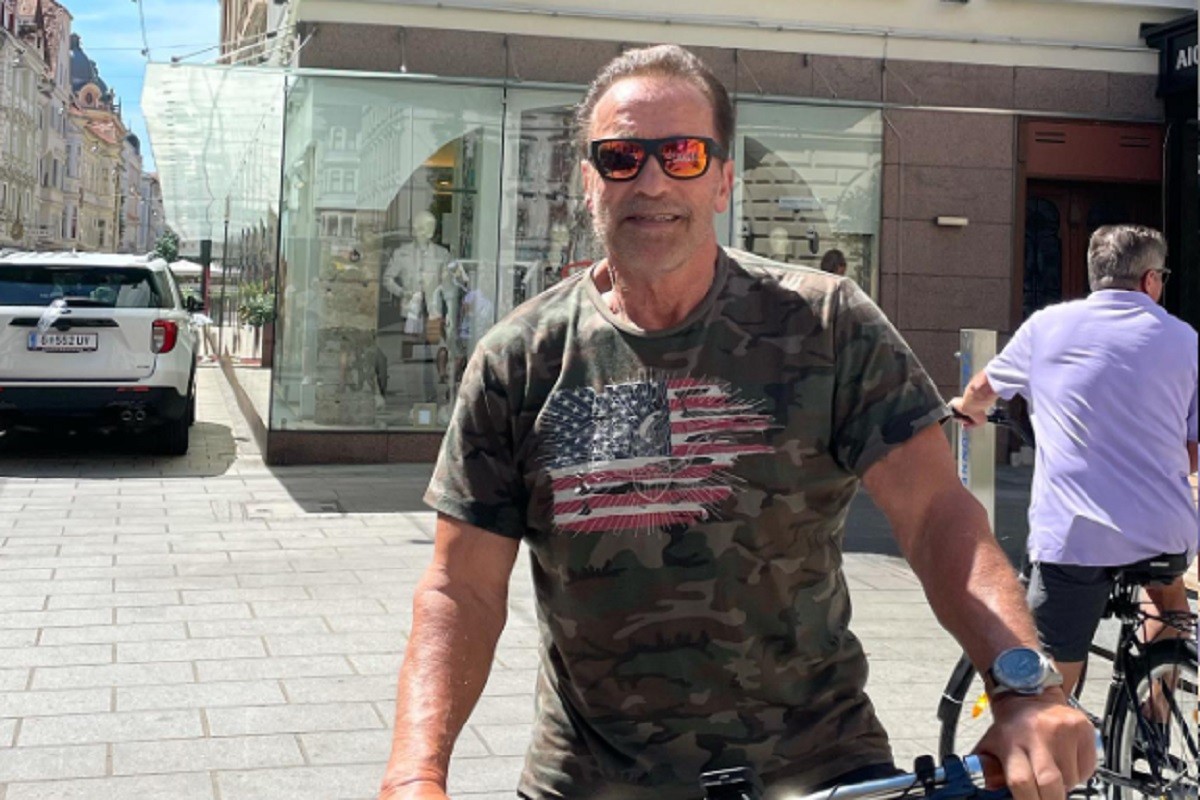 Švarceneger uživa u šamaranju žena