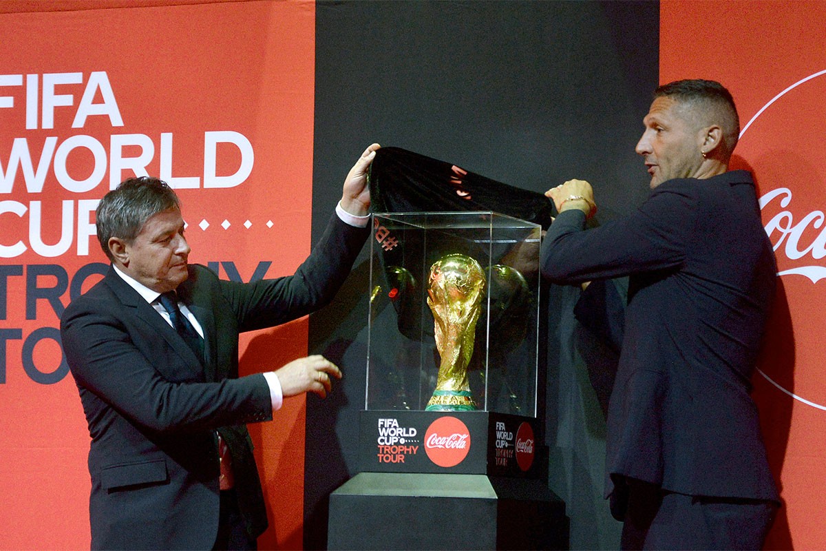 Materaci i Stojković predstavili FIFA trofej u Beogradu