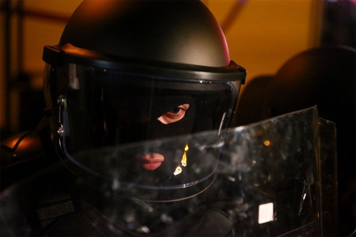 Talačka kriza u Gruziji: Naoružan drži 12 ljudi u banci, traži ogroman novac