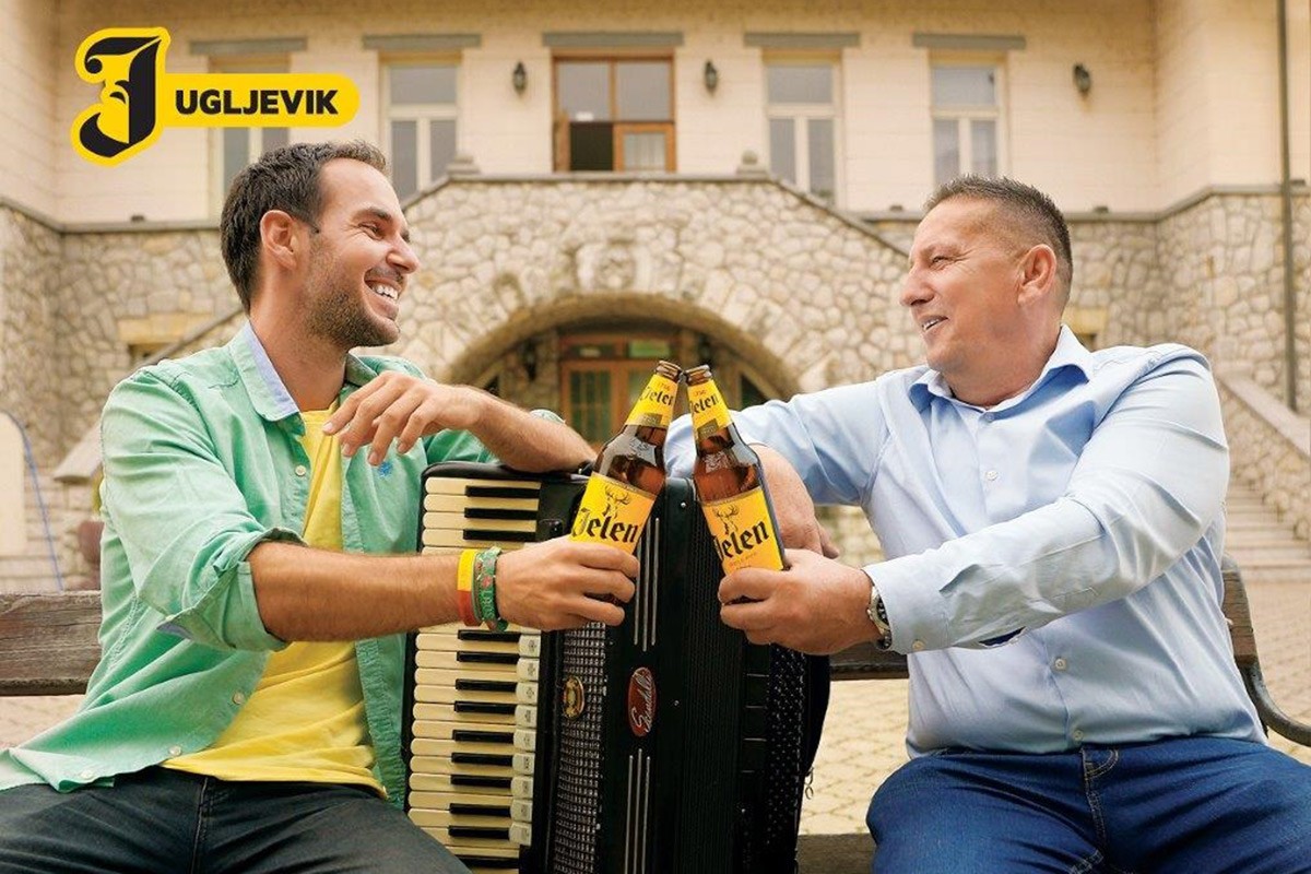 Robert Dacešin uz Jelen pivo uživao u notama slavnih harmonikaša iz Ugljevika