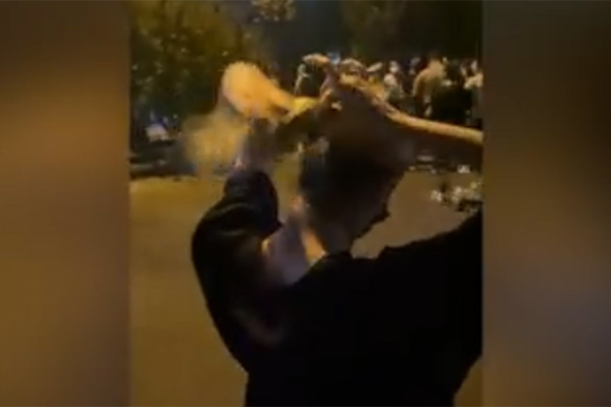 Borba žena u Iranu zbog hidžaba: Djevojka vezala kosu, policija ispalila šest metaka u nju