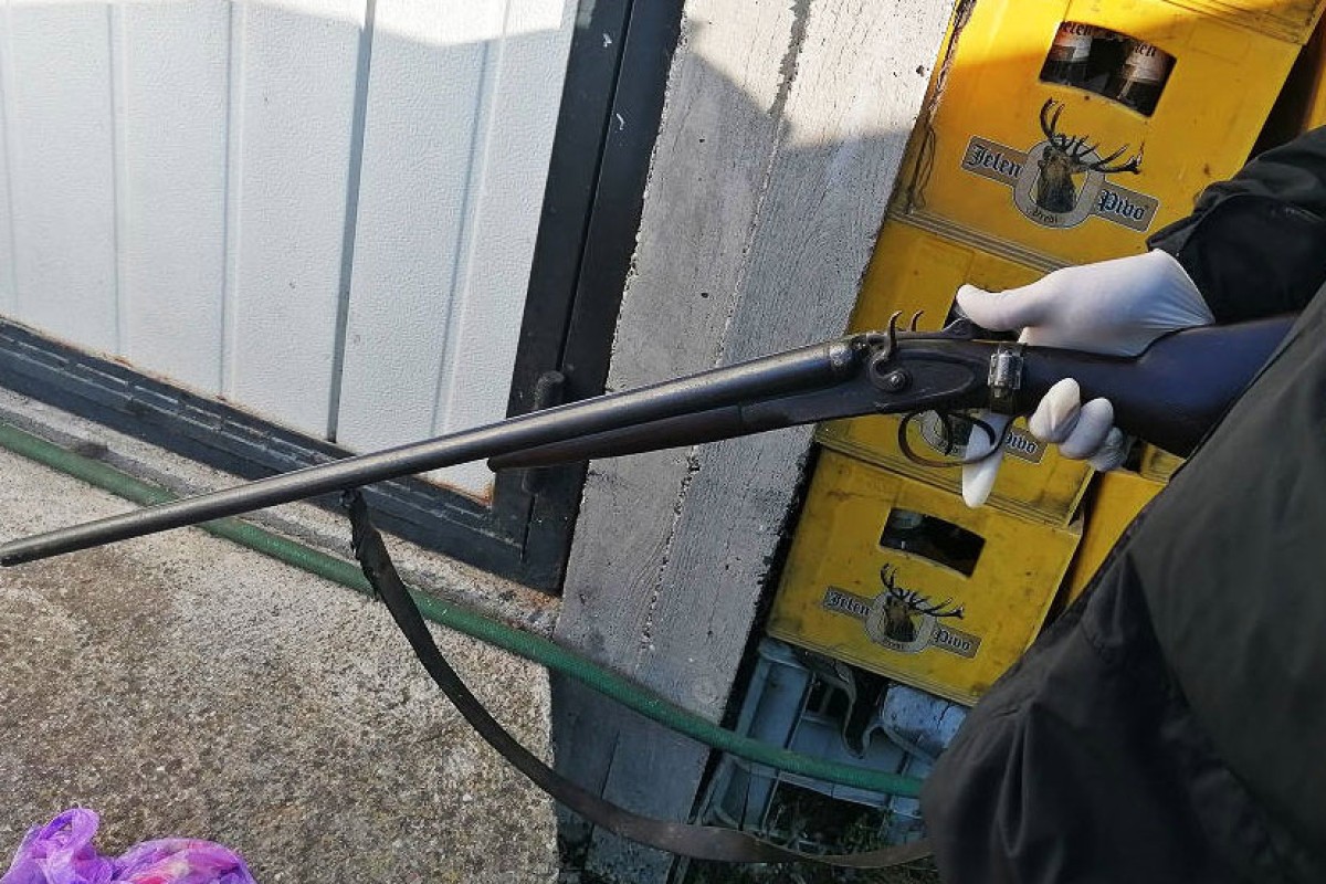 UIO BiH: Oduzeti puška i veća količina duvana