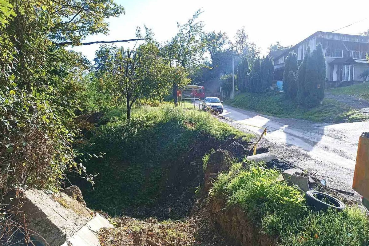 Voda odnijela most u banjalučkom naselju, ugrožena bezbjednost djece