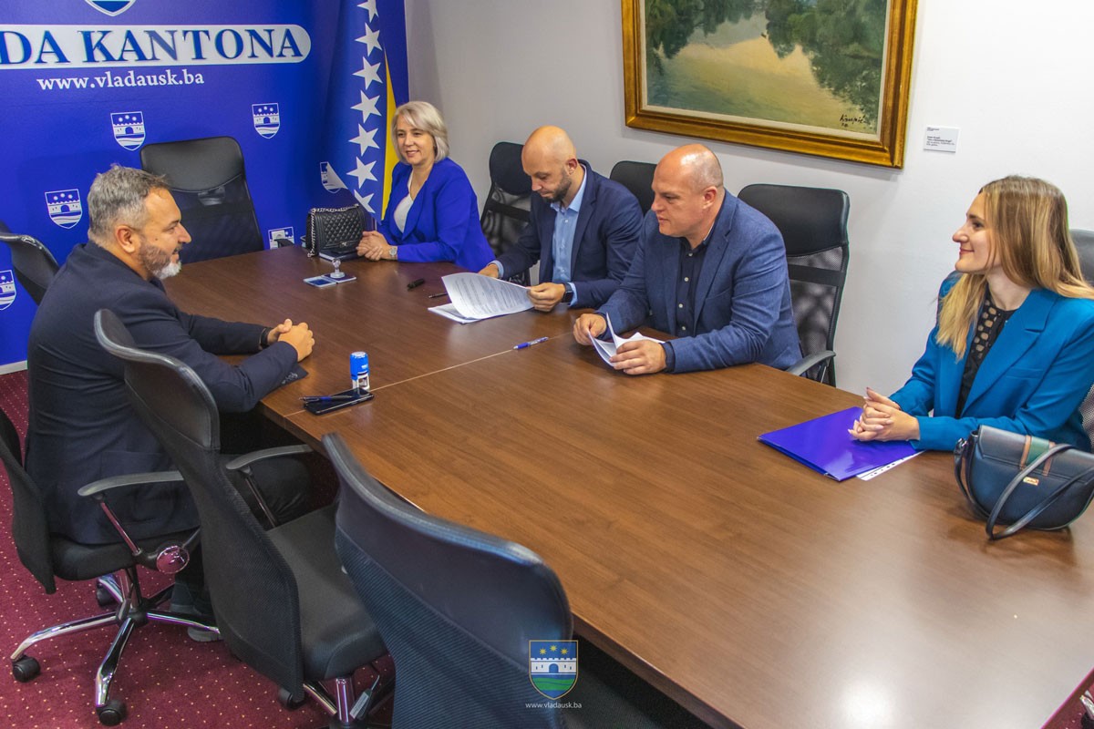 Škole će dobiti 600 laptopa