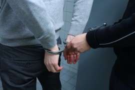 Muškarac u Bijeljini razlupao kafić i pretukao dvije osobe